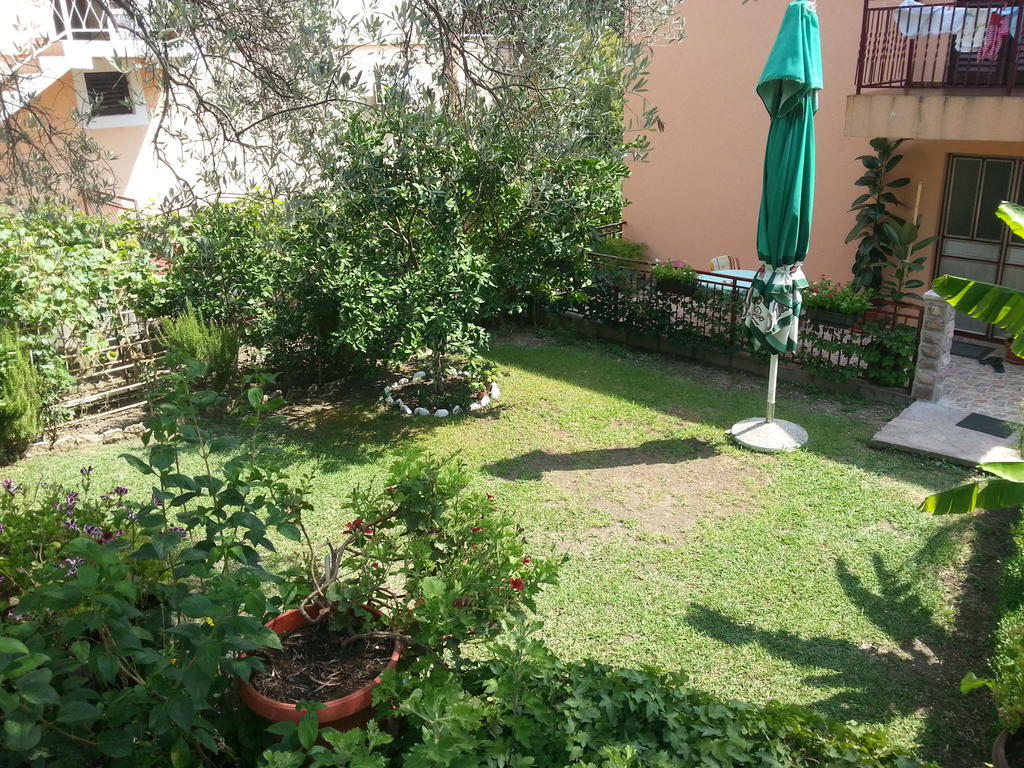Apartments Kovacevic Petrovac エクステリア 写真